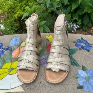 Women’s Born Challis sandals in gold. Women’s size 11 medium width, Euro 43.
